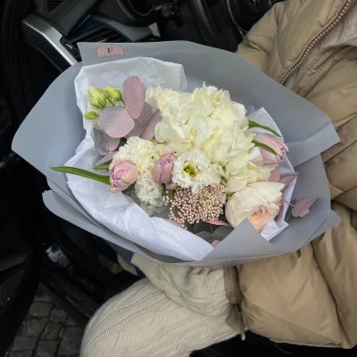 Ніжний мікс в ліловій колористиці з тюльпанів, еустоми, гортензій та ранункулюсів