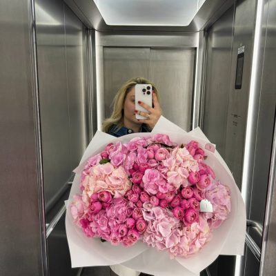 Букет з гортензій та кущової троянди Silva Pink