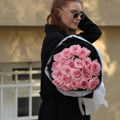 Букет з 21 ароматної троянди Pink O’Hara