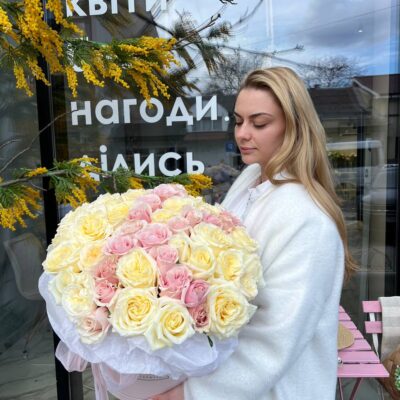 Композиція в коробці з 51 троянди