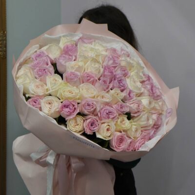 Букет з 61 троянди O’Hara