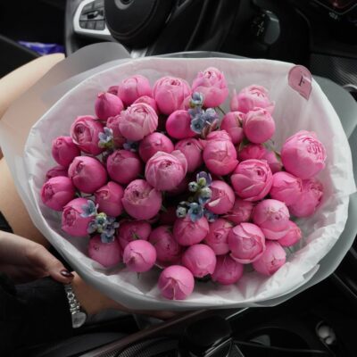 Букет з кущової троянди та оксіпеталума