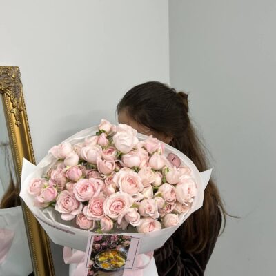 Букет з 17 кущових троянд сорту Fairy Kiss Pink