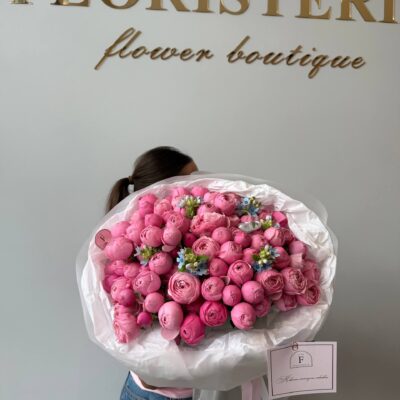 Букет з кущової троянди Silva Pink та оксіпеталума