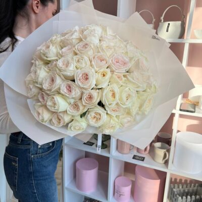 Букет з 51 парфумованої троянди White O’Hara