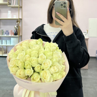 41 троянда Athena