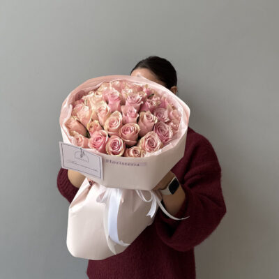 35 троянд Pink Athena