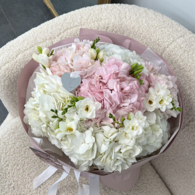 Мікс з гортензій та фрезії