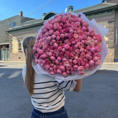 Букет зі 101 кущової троянди Silva Pink