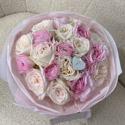 Мікс троянд White O’Hara та ранункулюсів