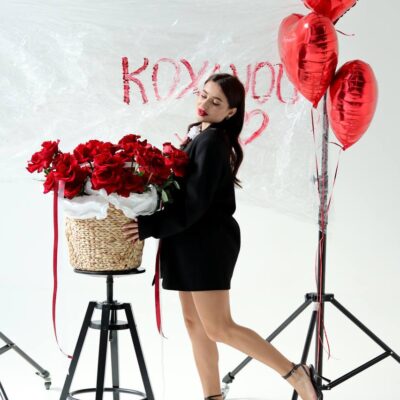 Кошик з 45 червоних троянд