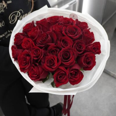 Букет з 25 троянд сорту Explorer