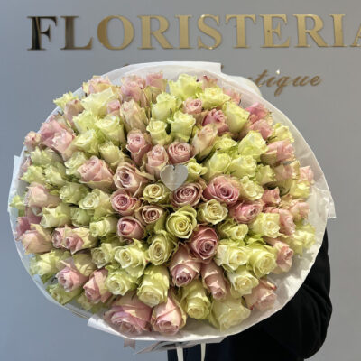 Букет зі 101 біло рожевої троянди сорту Athena