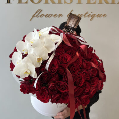 Композиція зі 101 троянди Madame Red та орхідей