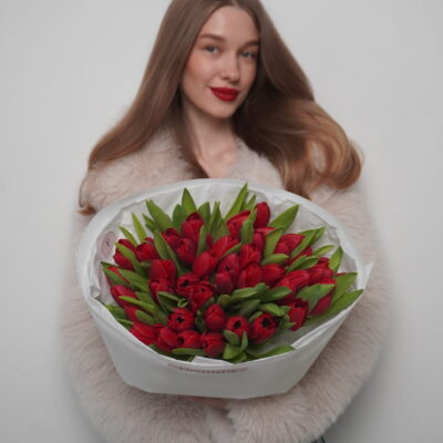 Букет з 45 червоних тюльпанів