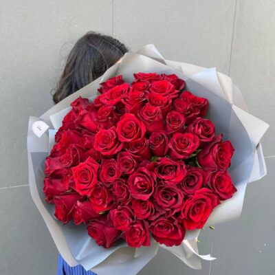 Букет з 51 червоної троянди