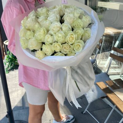 45 еквадорських троянд сорту Mondial