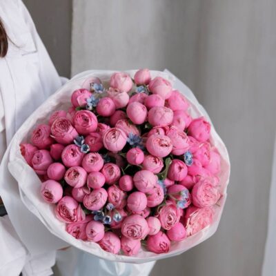 Букет з кущової троянди Silva Pink та оксіпеталума