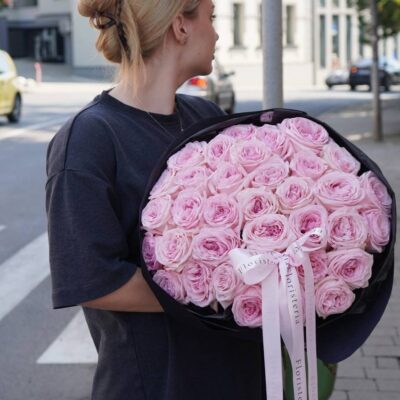 Букет з 35 піоновидних троянд Pink O’Hara