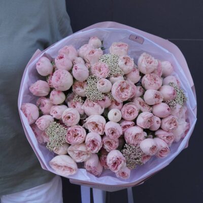 Букет з  кущових троянд Mansfield Park та озотамнусу