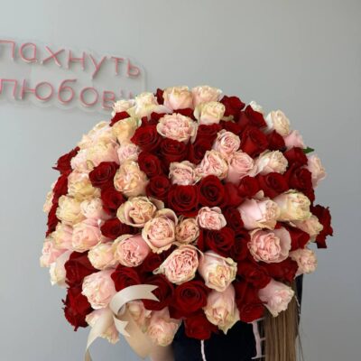 Букет з 101 еквадорської троянди Пінк Мондіаль та Експлорер