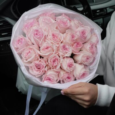 Букет з 25 піоновидних троянд