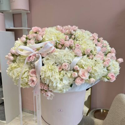 Бокс в розмірі XL з гортензій, троянд та озотамнусу