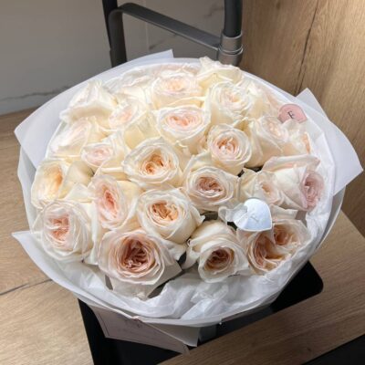Букет з 25 троянд Вайт Охара