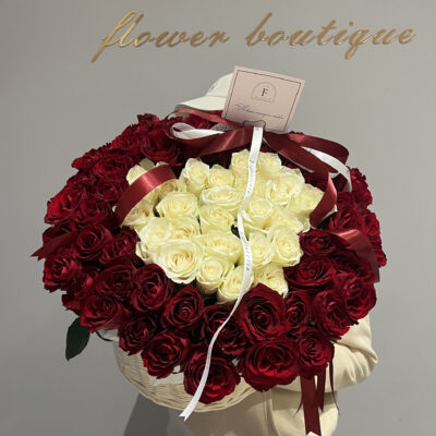 Композиція зі 101 троянди з серцем всередині