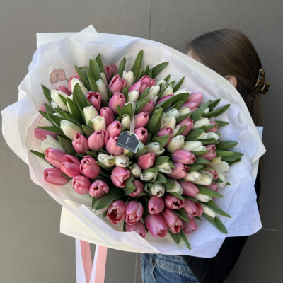 Букет зі 101 білого та рожевих тюльпанів