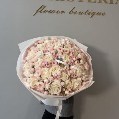 Ніжне поєднання кущових троянд Fairy Kiss та ароматної White O’Hara