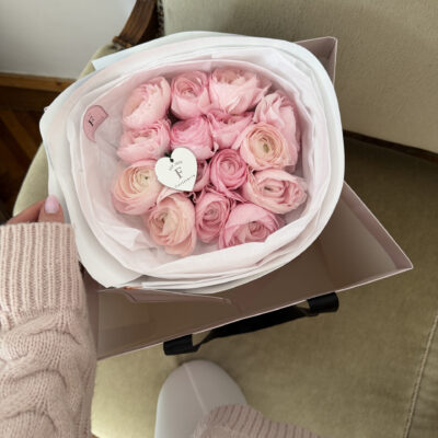 Букет з 15 ранункулюсів