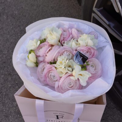 Мікс ранункулюсів та фрезій