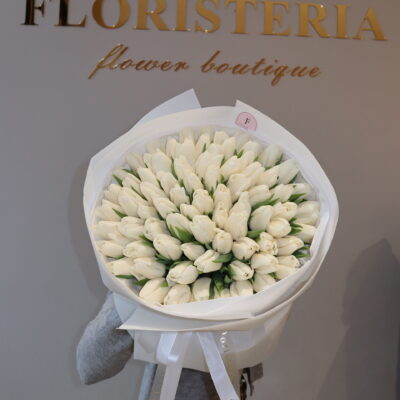 Букет з 75 білих тюльпанів