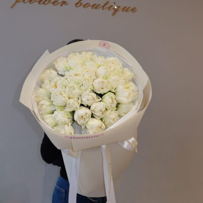 Букет з 41 білого піоновидного тюльпану