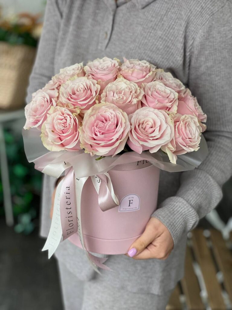 Бокс з 21 еквадорської троянди сорту Pink Mondial