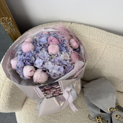 Мікс гортензій, півоній та рожевого аспарагусу