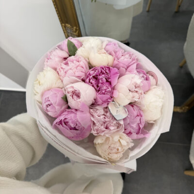 Букет з 19 півоній