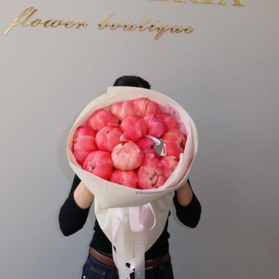 Букет з 11 півоній сорту Coral Charm