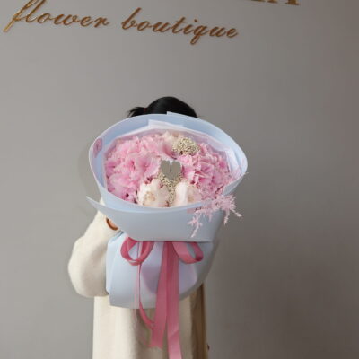 Ніжний мікс з півоніями, озотамнусом та рожевими гортензіями