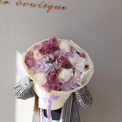 Вишукане поєднання гортензій, білих півоній, орхідей та ароматного бузку