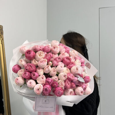 Букет з 25 кущових троянд Mansfield Park та Silva Pink