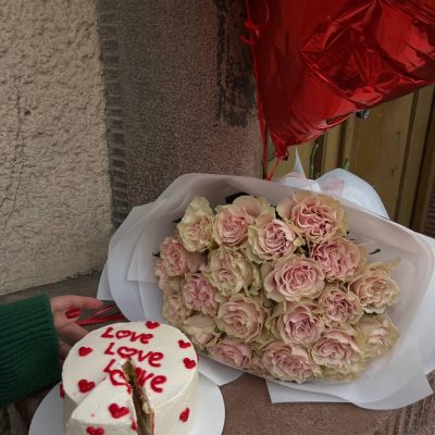 Букет з 25 еквадорських троянд