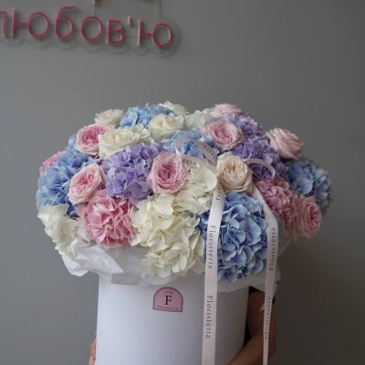 Бокс XL з піоновидних троянд та гортензій