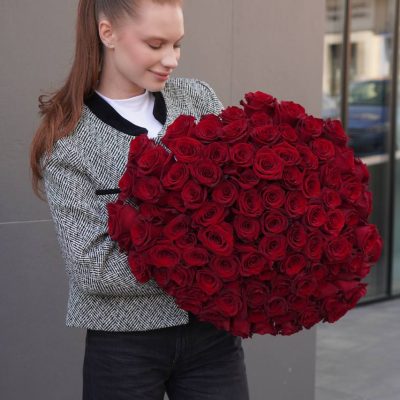 Букет з червоних еквадорських троянд