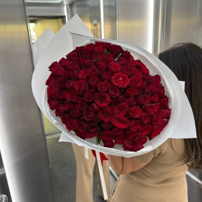 Букет з 101 троянди сорту Madam Red
