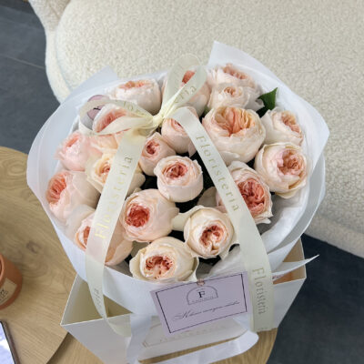 19 садових троянд Juliet