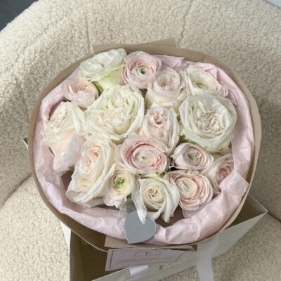 Ніжний мікс ранункулюсів та парфумованої White O’Hara