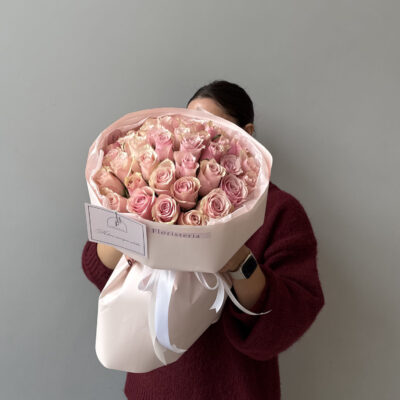 35 троянд Pink Athena