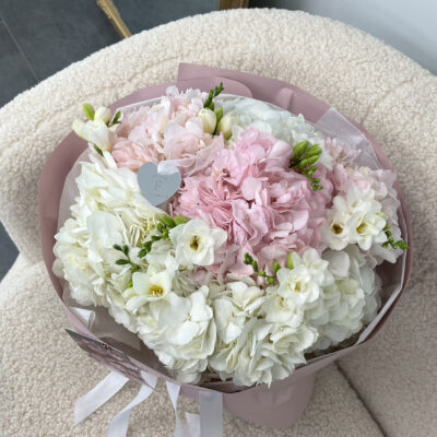 Мікс з гортензій та фрезії